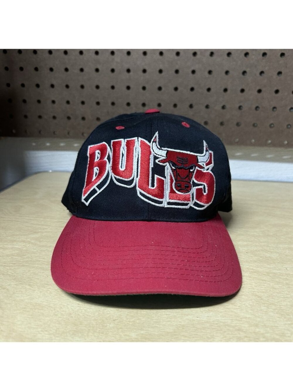 Vintage Chicago Bulls NBA Basketball G Cap Black Wave Spellout Snapback Hat